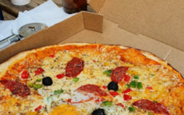 pizzeria-La-Lampisterie-pizza800x500px_NGuerin